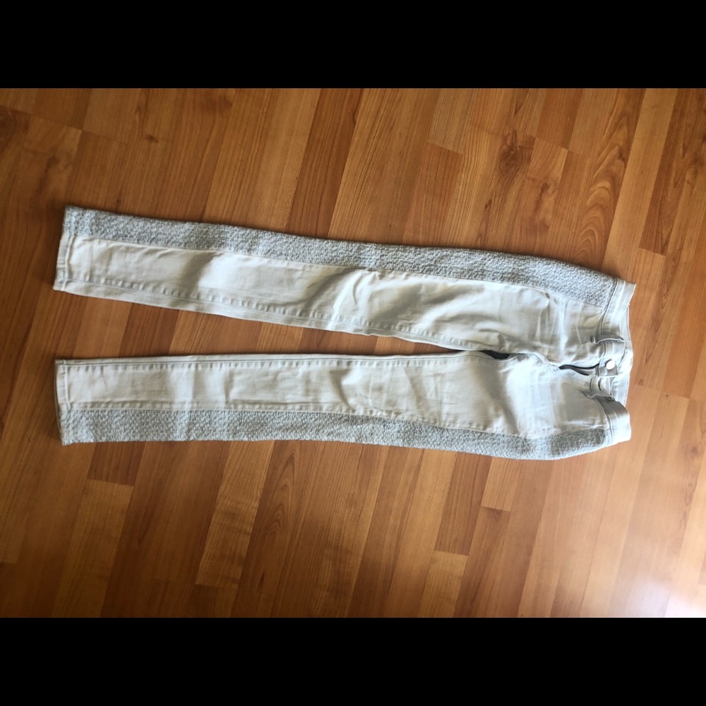Rag & Bone Jean size 25 color light blue with stitching on the size